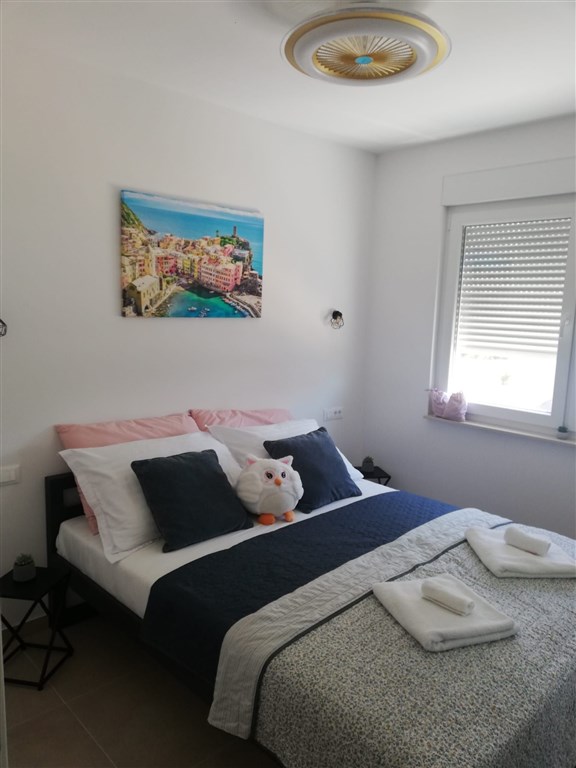 na-prodej-polovina-domu-s-bazenem-blizko-more-nin-chorvatsko