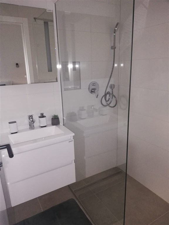 na-prodej-polovina-domu-s-bazenem-blizko-more-nin-chorvatsko