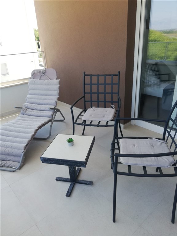 na-prodej-polovina-domu-s-bazenem-blizko-more-nin-chorvatsko