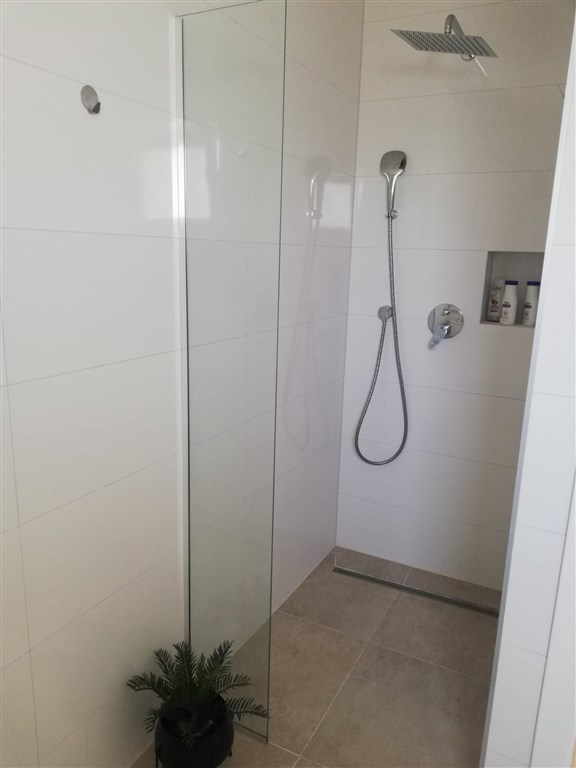 na-prodej-polovina-domu-s-bazenem-blizko-more-nin-chorvatsko