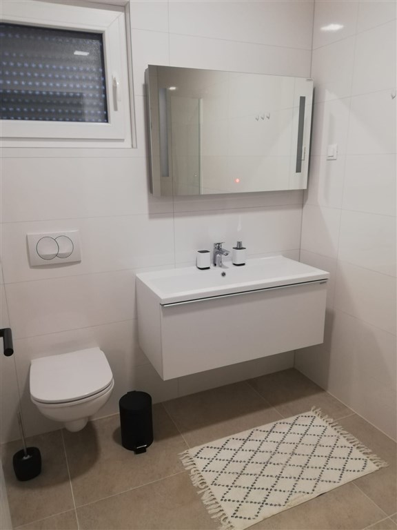 na-prodej-polovina-domu-s-bazenem-blizko-more-nin-chorvatsko