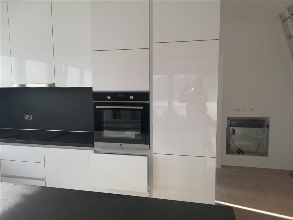 na-prodej-polovina-domu-s-bazenem-blizko-more-nin-chorvatsko