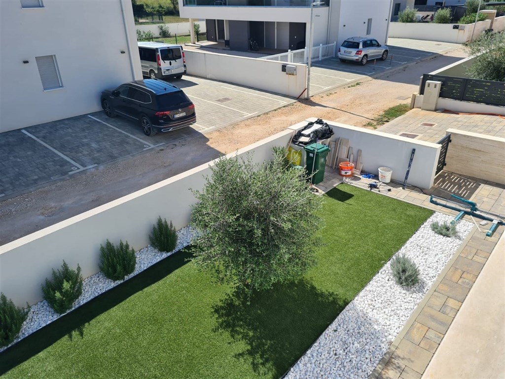 na-prodej-polovina-domu-s-bazenem-blizko-more-nin-chorvatsko