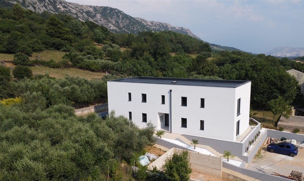 na-prodej-novy-apartman-s-2-loznicemi-a-lodzii-krk-chorvatsko