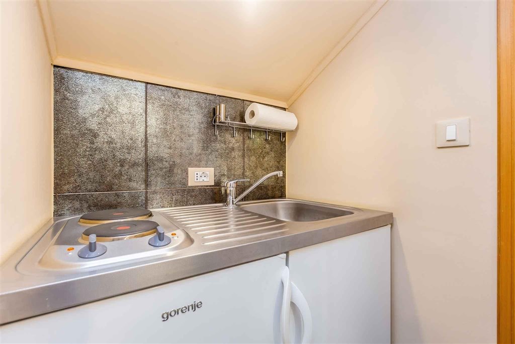 na-prodej-dum-s-bazenem-v-klidne-oblasti-krk-chorvatsko