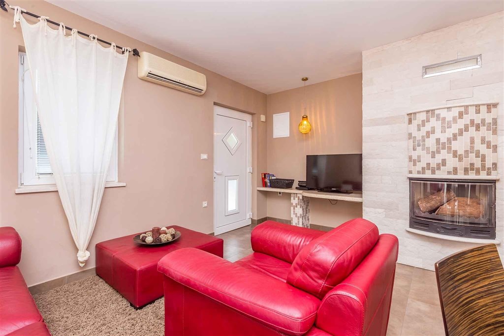 na-prodej-dum-s-bazenem-v-klidne-oblasti-krk-chorvatsko