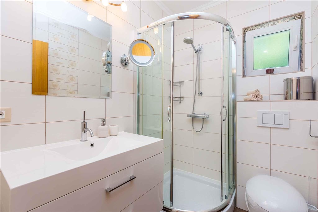 na-prodej-dum-s-bazenem-v-klidne-oblasti-krk-chorvatsko