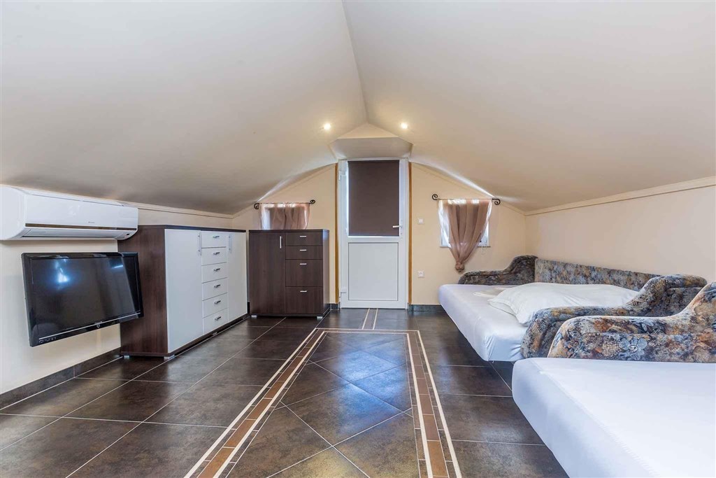 na-prodej-dum-s-bazenem-v-klidne-oblasti-krk-chorvatsko