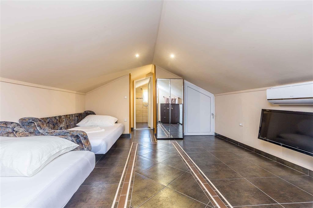 na-prodej-dum-s-bazenem-v-klidne-oblasti-krk-chorvatsko