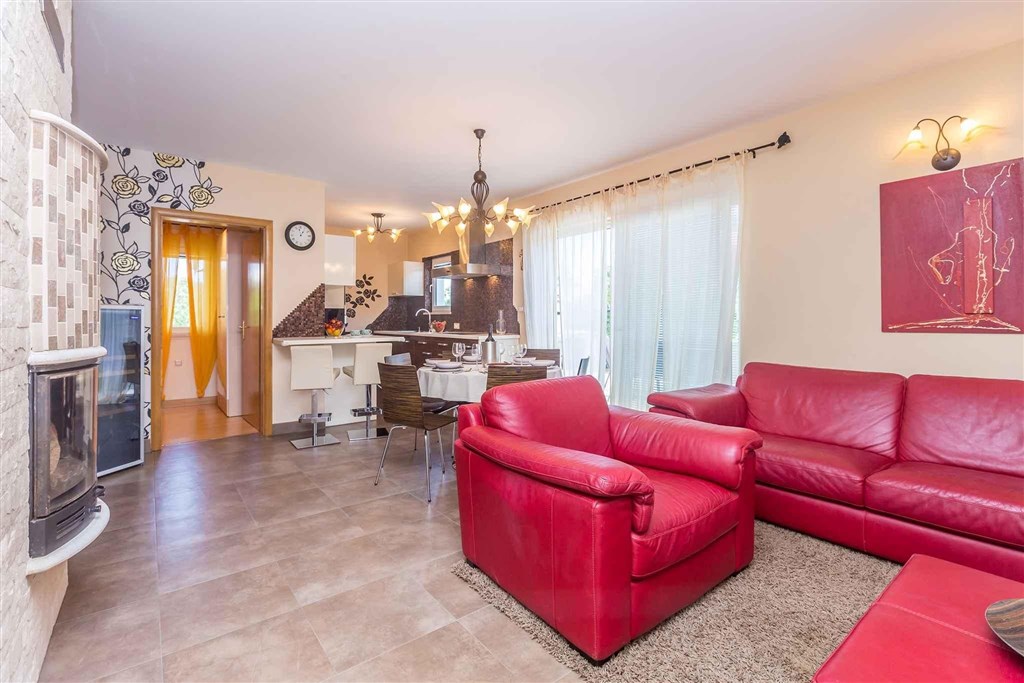 na-prodej-dum-s-bazenem-v-klidne-oblasti-krk-chorvatsko