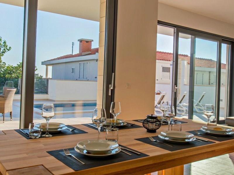 moderni-luxusni-vila-s-vyhledem-na-more-veliko-brdo-chorvatsko