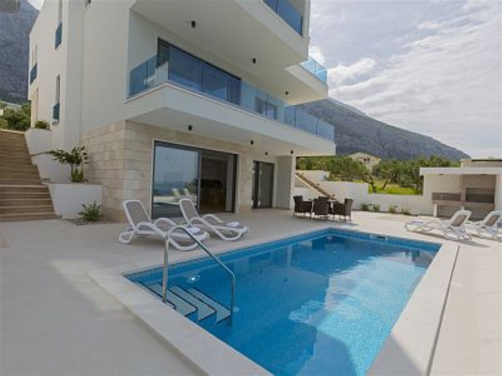 moderni-luxusni-vila-s-vyhledem-na-more-veliko-brdo-chorvatsko