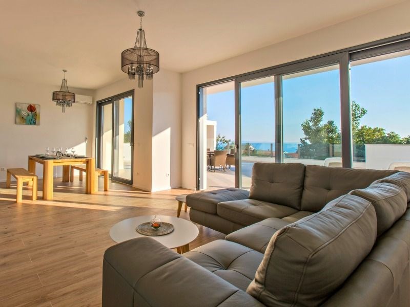 moderni-luxusni-vila-s-vyhledem-na-more-veliko-brdo-chorvatsko