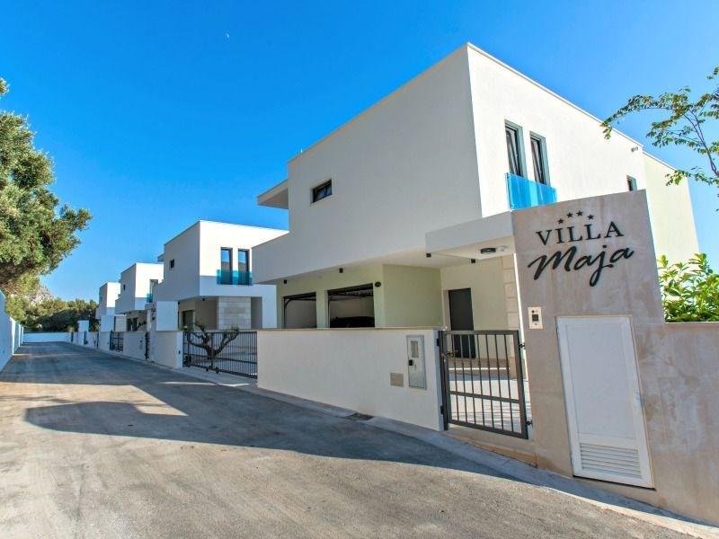 moderni-luxusni-vila-s-vyhledem-na-more-veliko-brdo-chorvatsko