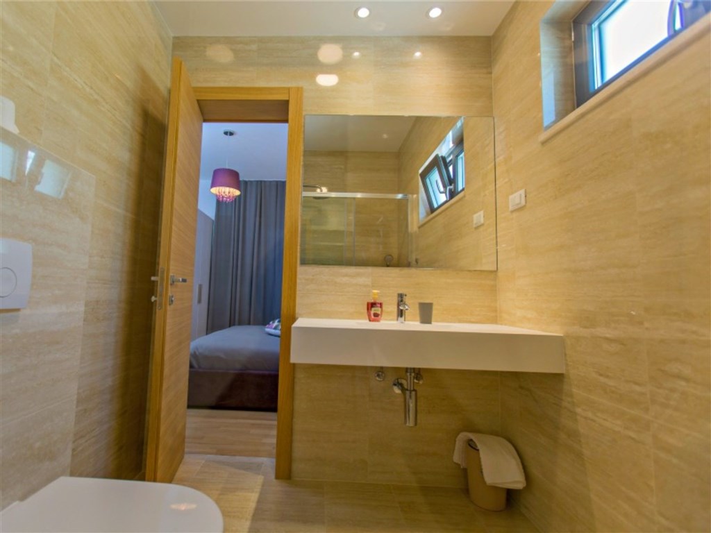 moderni-luxusni-vila-s-vyhledem-na-more-veliko-brdo-chorvatsko