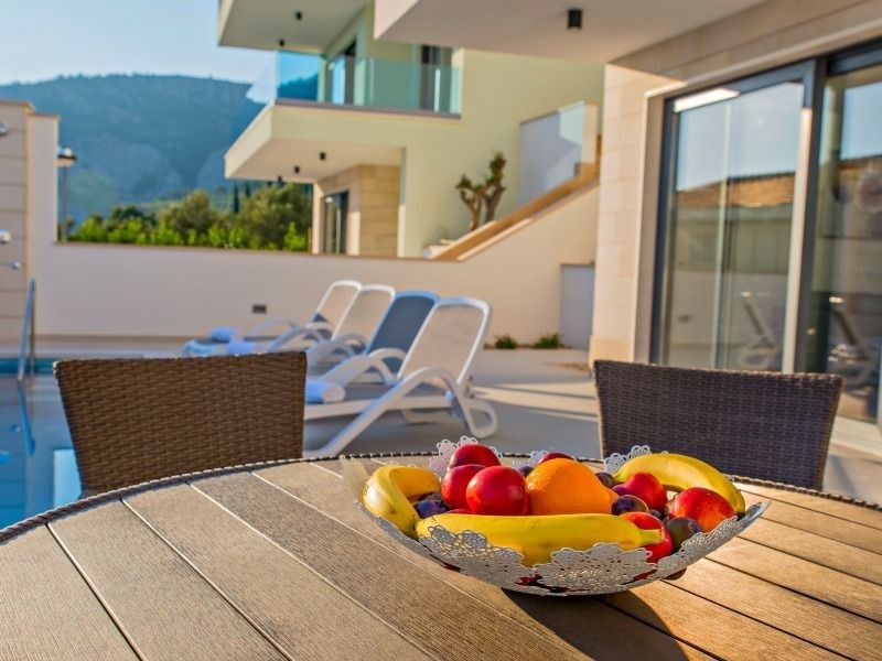 moderni-luxusni-vila-s-vyhledem-na-more-veliko-brdo-chorvatsko