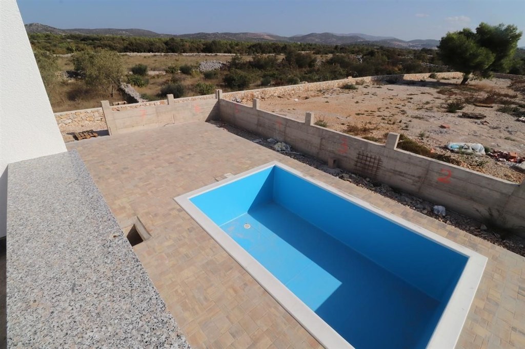 na-prodej-novy-dum-s-bazenem-bogdanovici-chorvatsko