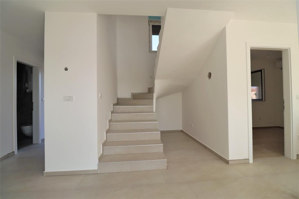 na-prodej-novy-dum-s-bazenem-bogdanovici-chorvatsko