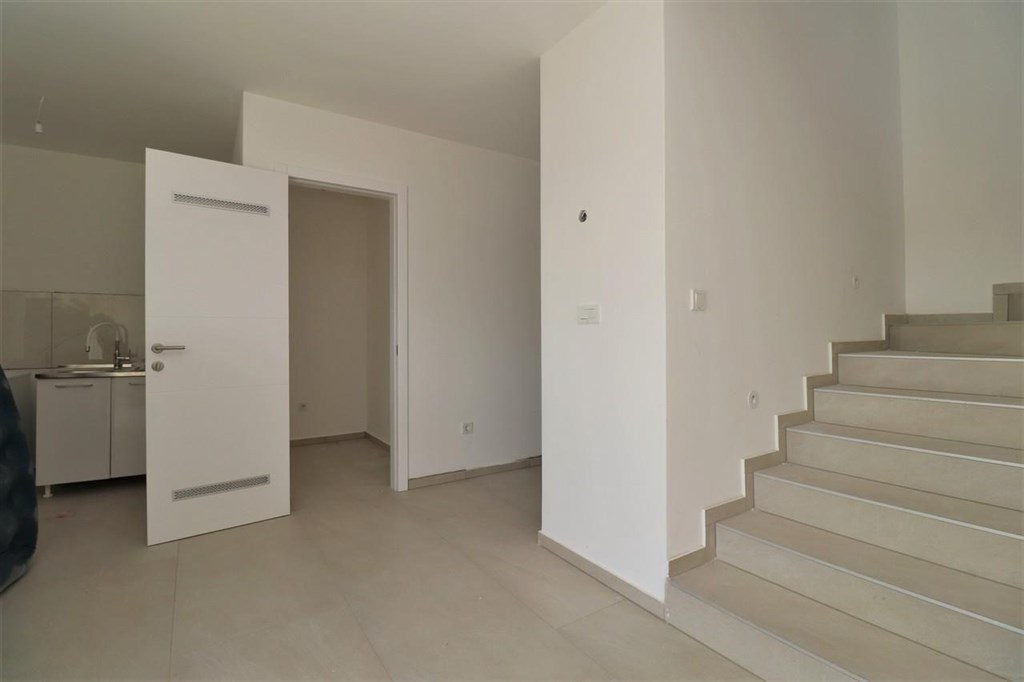 na-prodej-novy-dum-s-bazenem-bogdanovici-chorvatsko