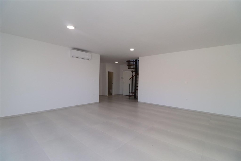 novy-apartman-s-terasou-ve-2-rade-u-more-srima-chorvatsko