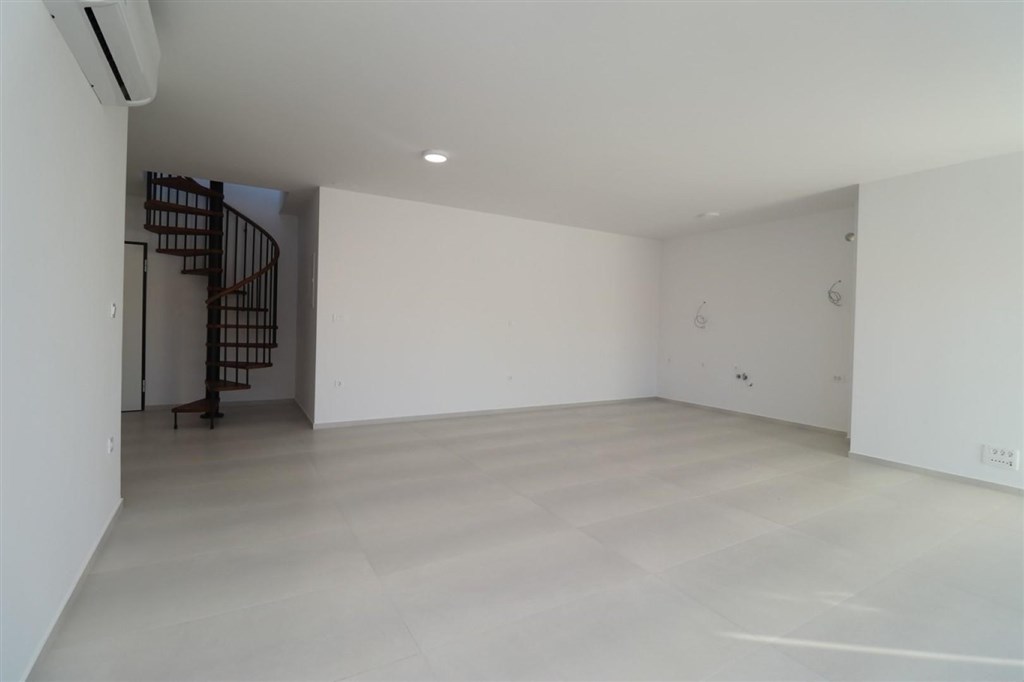 novy-apartman-s-terasou-ve-2-rade-u-more-srima-chorvatsko