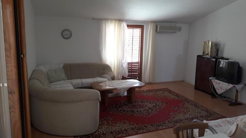 apartmanovy-dum-s-vyhledem-na-more-pouhych-150-metru-od-more-a-plaze-ostrov-vir-chorvatsko