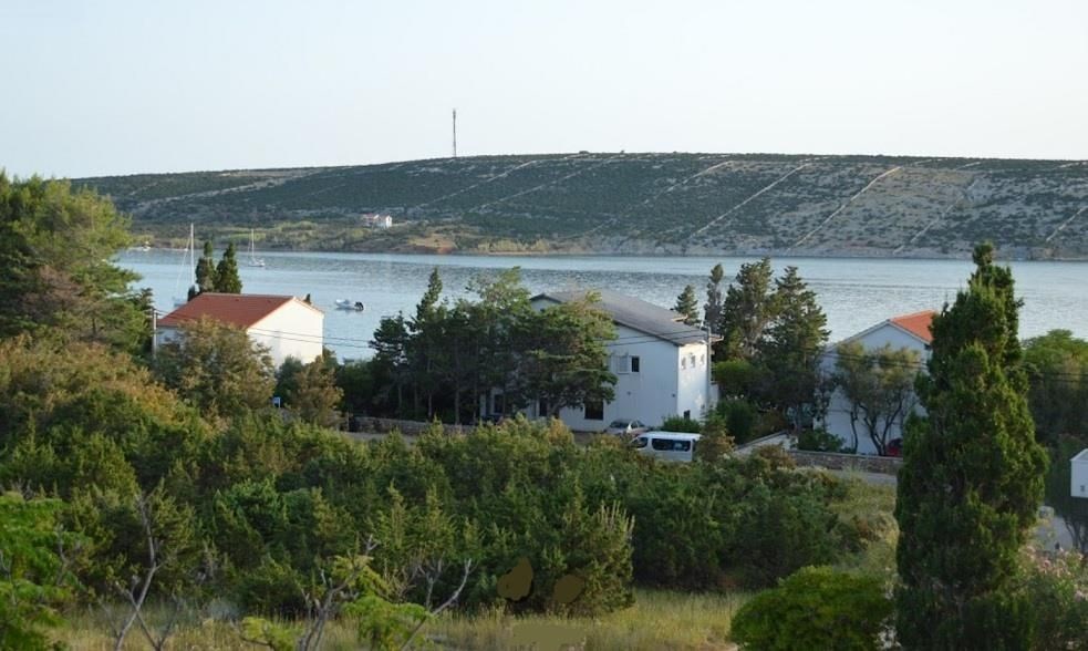 na-prodej-nova-vila-s-bazenem-a-vyhledem-na-more-novalja-chorvatsko