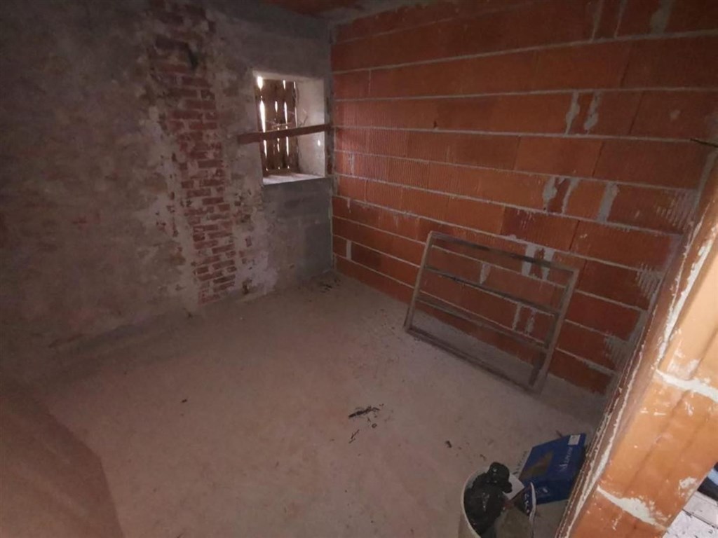 apartmanovy-dum-se-zahradou-a-nedaleko-more-ugljan-chorvatsko