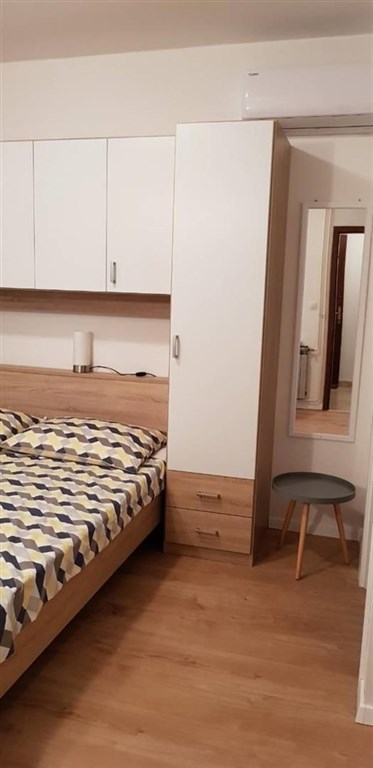 apartmanovy-dum-jen-100-m-od-more-pag-chorvatsko