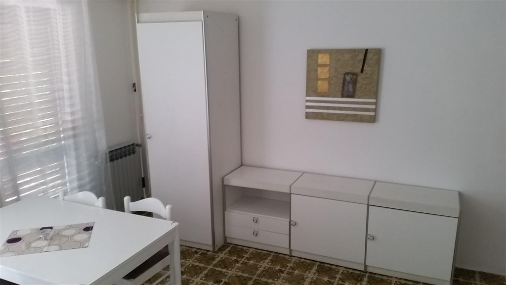 apartmanovy-dum-jen-100-m-od-more-pag-chorvatsko