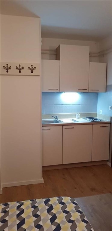 apartmanovy-dum-jen-100-m-od-more-pag-chorvatsko