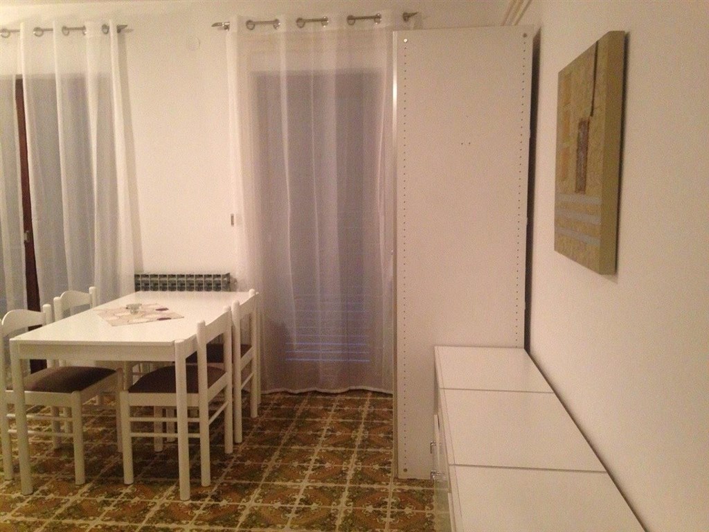 apartmanovy-dum-jen-100-m-od-more-pag-chorvatsko