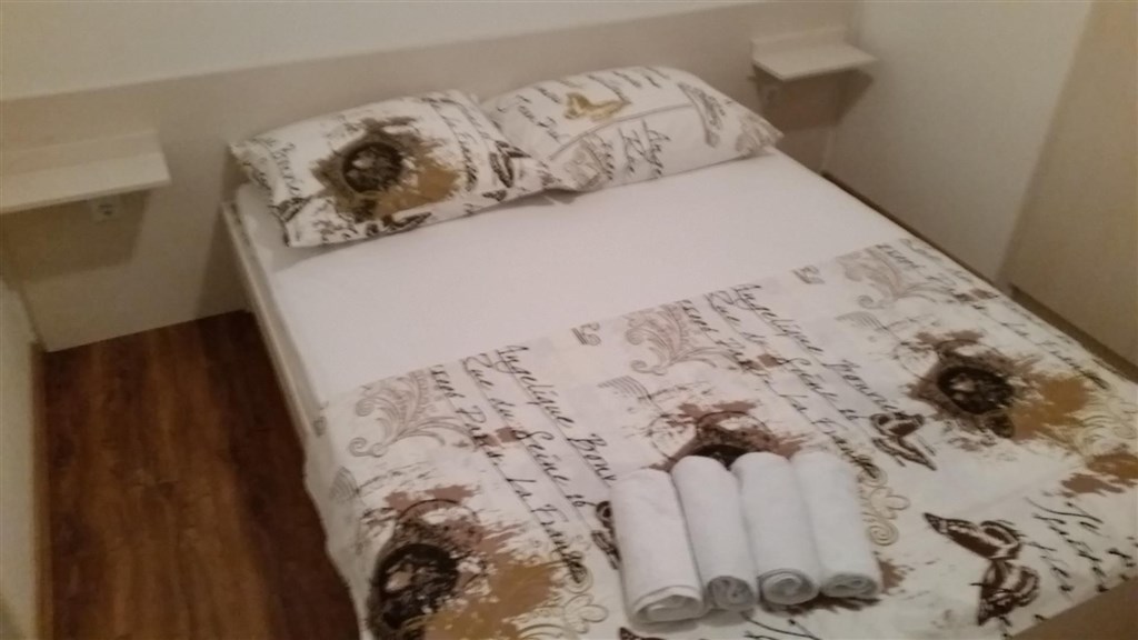 apartmanovy-dum-jen-100-m-od-more-pag-chorvatsko