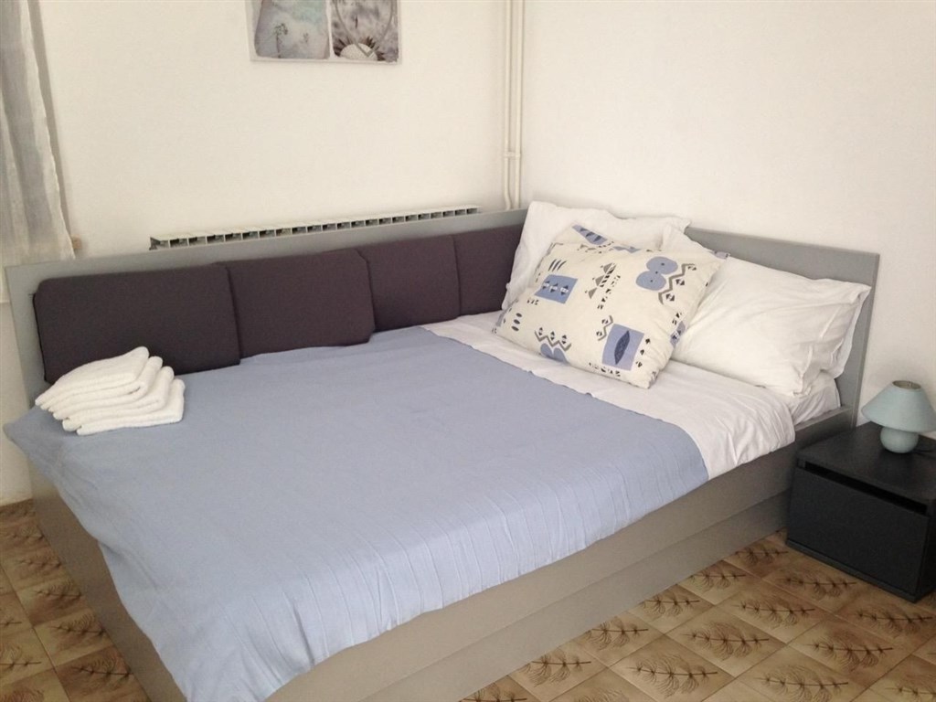 apartmanovy-dum-jen-100-m-od-more-pag-chorvatsko