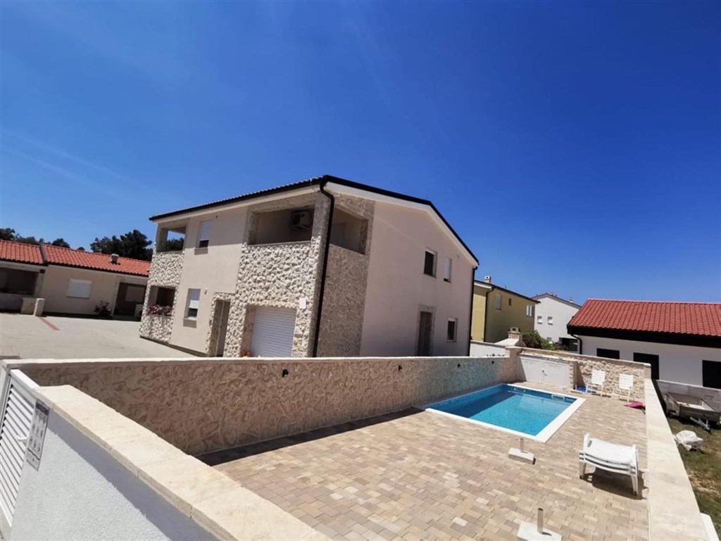 apartmanovy-komplex-v-blizkosti-more-vir-chorvatsko