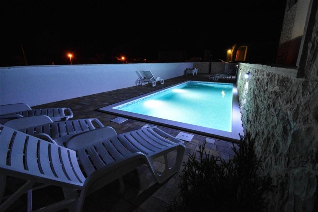 apartmanovy-komplex-v-blizkosti-more-vir-chorvatsko