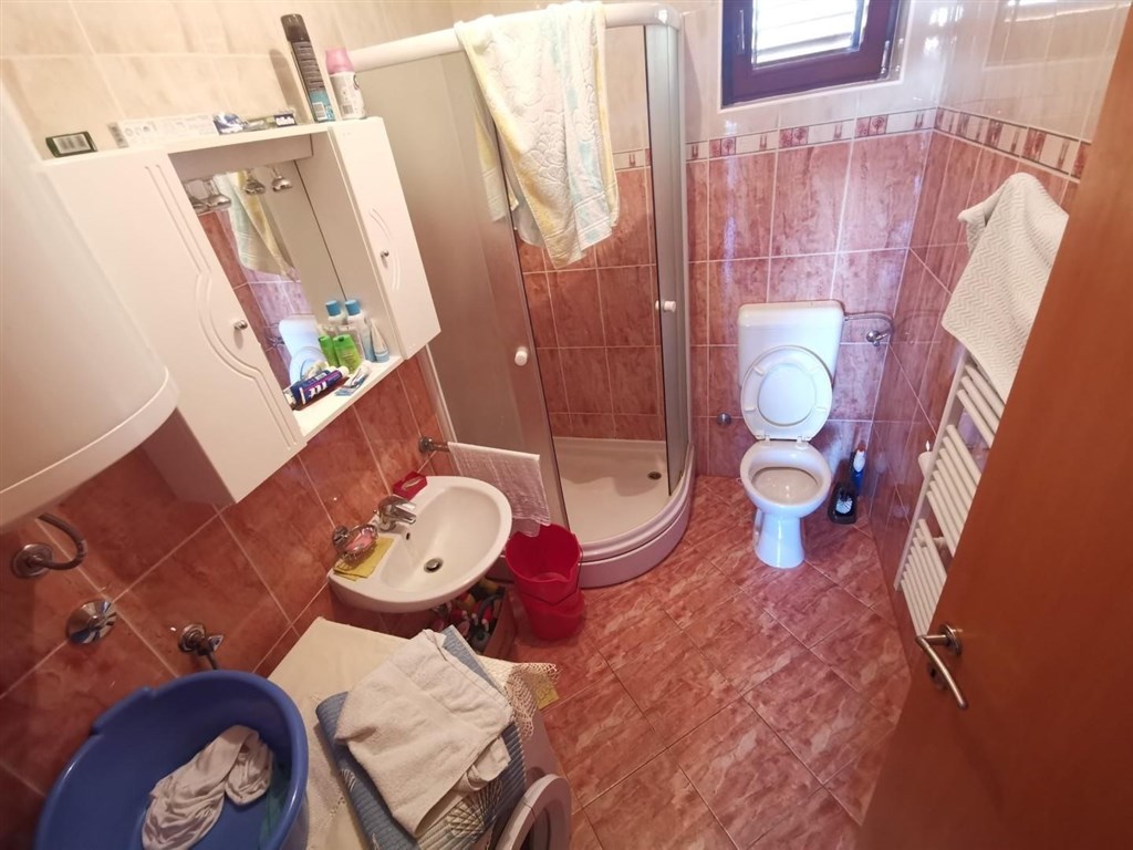 na-prodej-rodinny-dum-se-zahradou-a-blizko-more-pag-chorvatsko