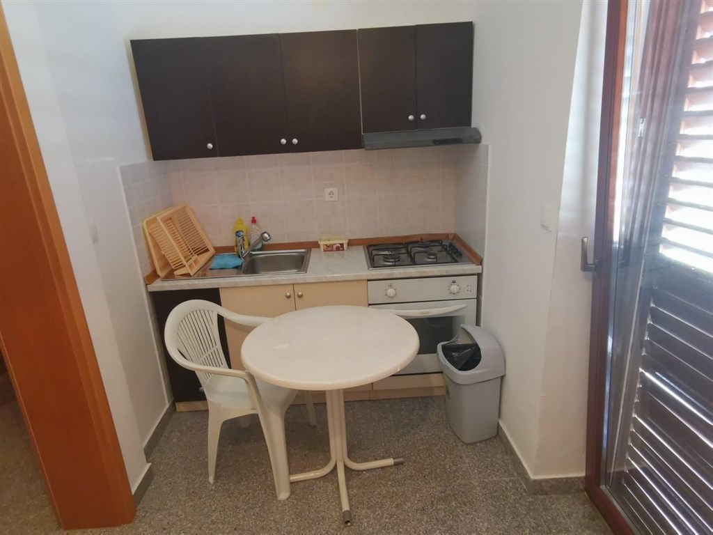 na-prodej-rodinny-dum-se-zahradou-a-blizko-more-pag-chorvatsko