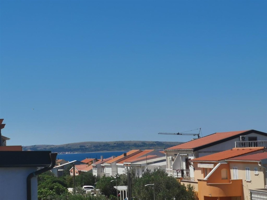 na-prodej-rodinny-dum-se-zahradou-a-blizko-more-pag-chorvatsko