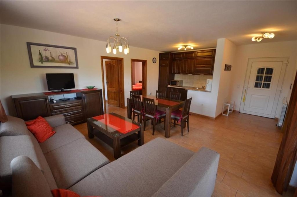 apartmanovy-dum-jen-200-m-od-more-vir-chorvatsko