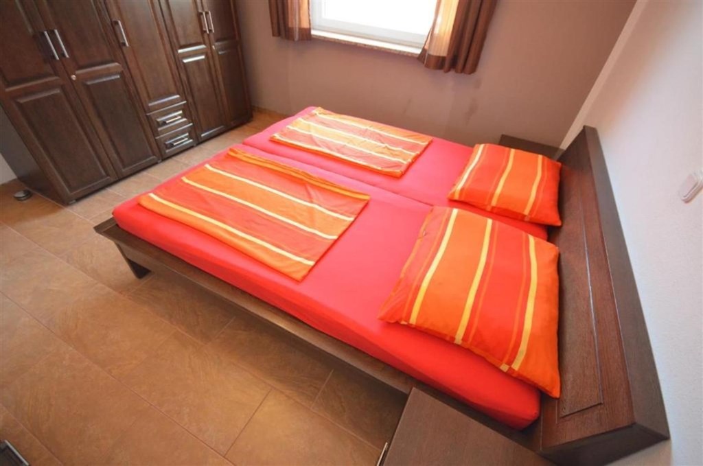 apartmanovy-dum-jen-200-m-od-more-vir-chorvatsko