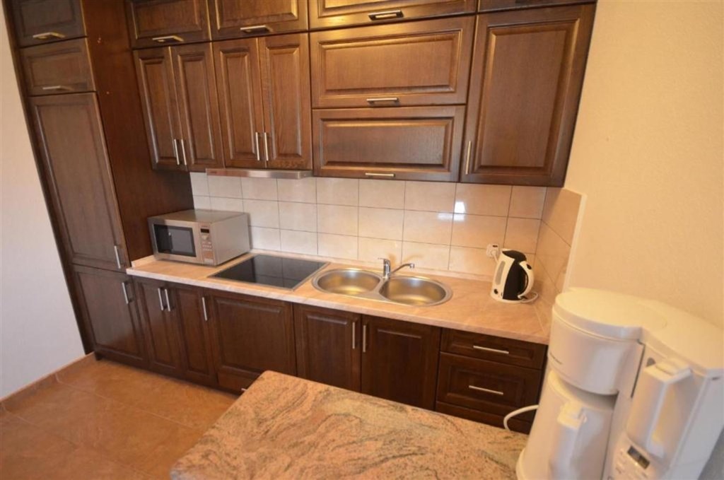 apartmanovy-dum-jen-200-m-od-more-vir-chorvatsko