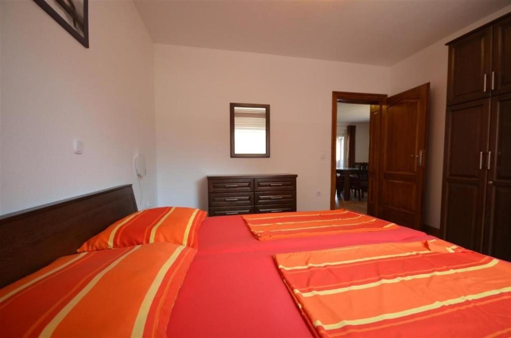 apartmanovy-dum-jen-200-m-od-more-vir-chorvatsko