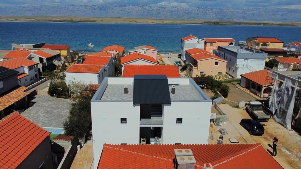 na-prodej-apartmanovy-dum-jen-70-m-od-more-vir-chorvatsko