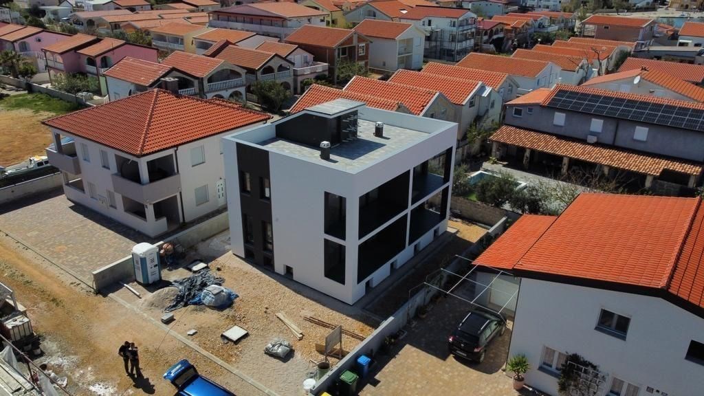 na-prodej-apartmanovy-dum-jen-70-m-od-more-vir-chorvatsko