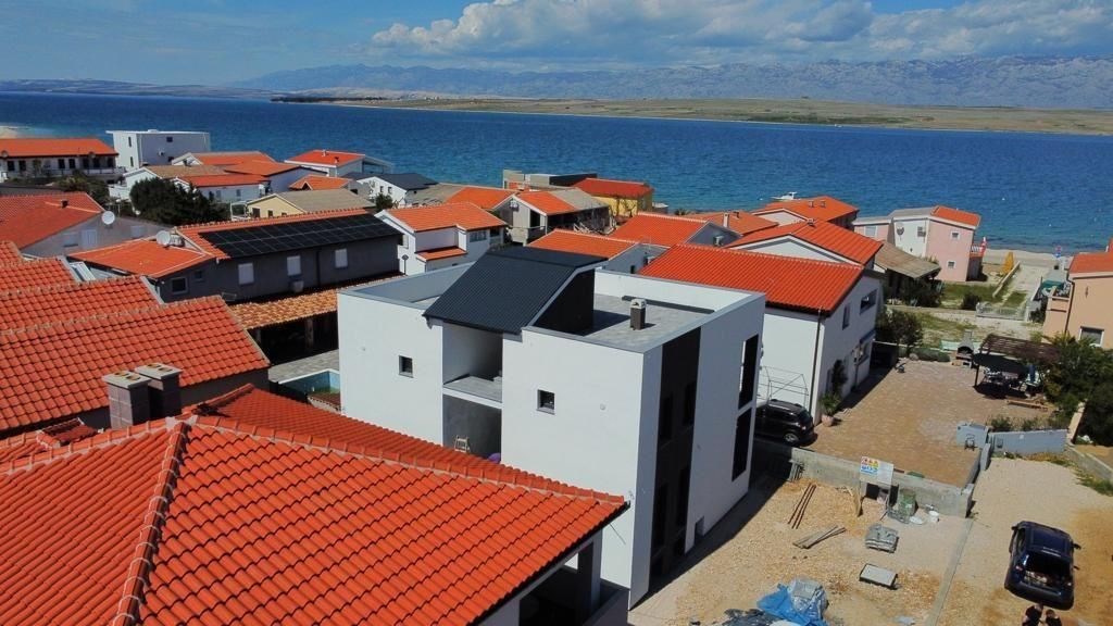 na-prodej-apartmanovy-dum-jen-70-m-od-more-vir-chorvatsko