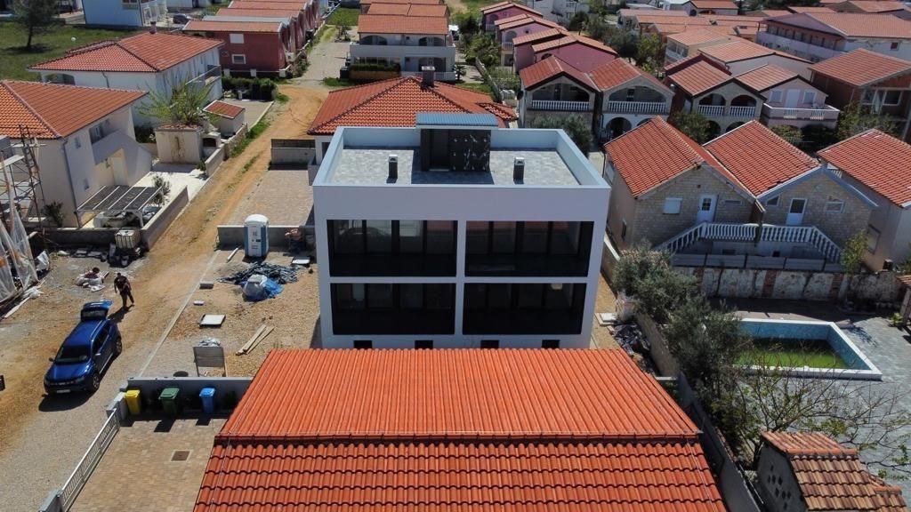 na-prodej-apartmanovy-dum-jen-70-m-od-more-vir-chorvatsko