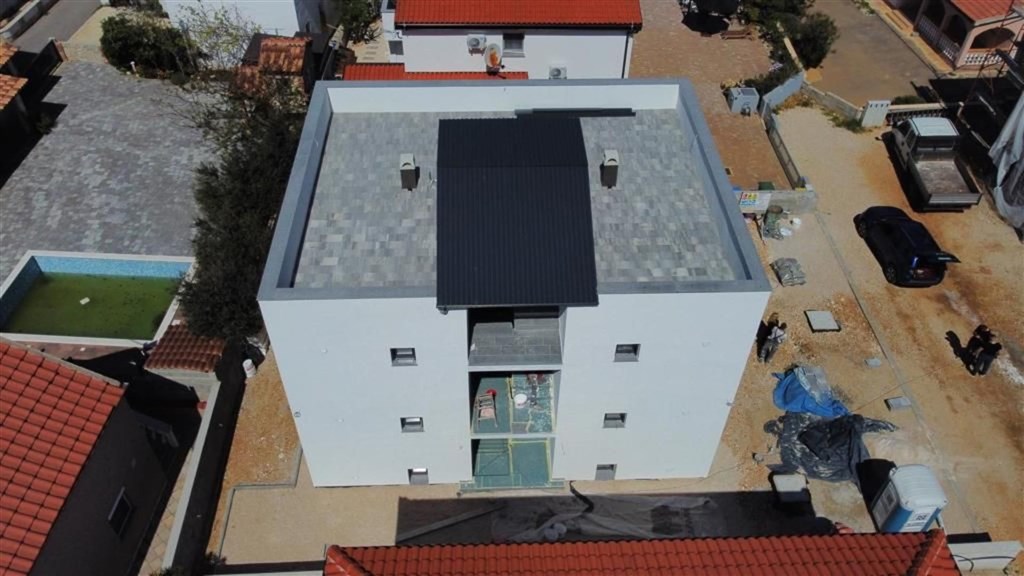 na-prodej-apartmanovy-dum-jen-70-m-od-more-vir-chorvatsko