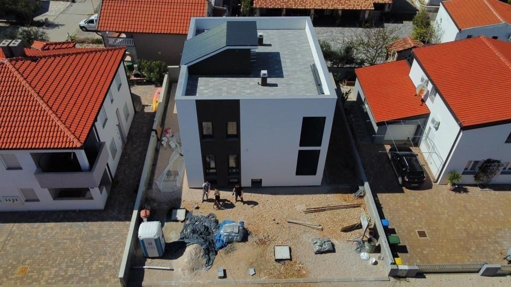 na-prodej-apartmanovy-dum-jen-70-m-od-more-vir-chorvatsko