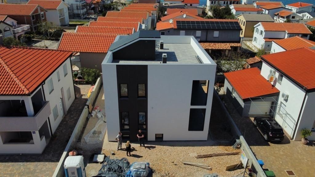 na-prodej-apartmanovy-dum-jen-70-m-od-more-vir-chorvatsko